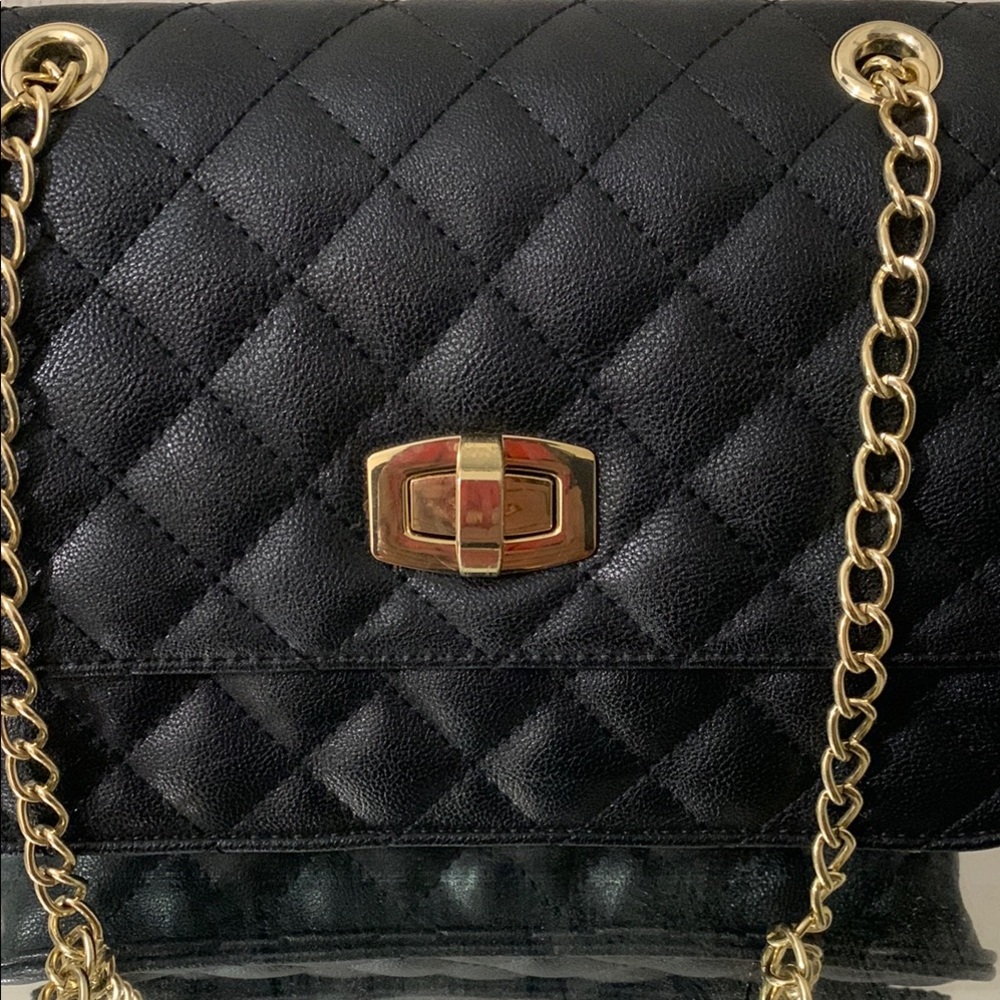 Elegant Black Quilted Chain Bag - Picture 3 of 6